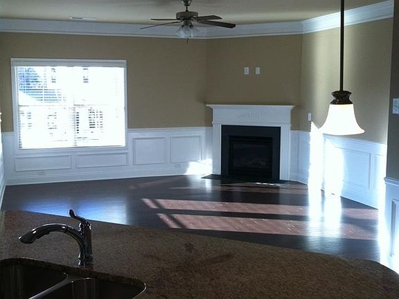 5th image of 225 N Radcliff Way