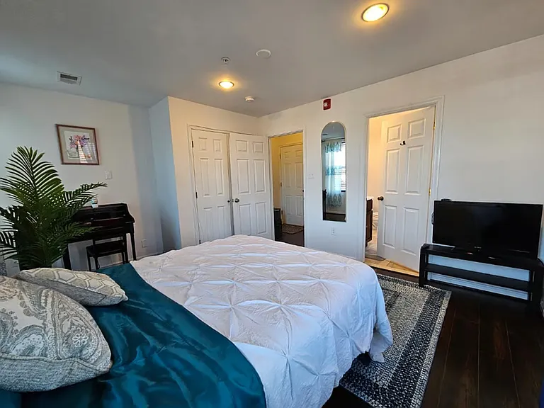 2517 Saint Paul St #3 — Photo 11