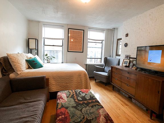 2nd image of 424 E 11th St #9