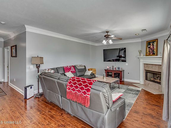 5th image of 301 Patrick Farms Dr