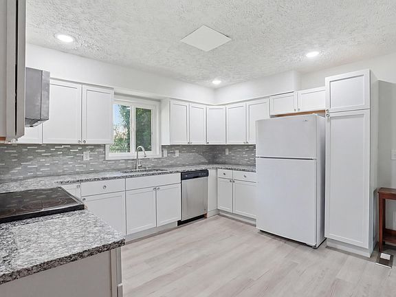 4th image of 571 W Erie Street