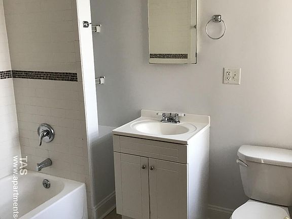 5th image of 1951 W Cuyler Ave APT 3
