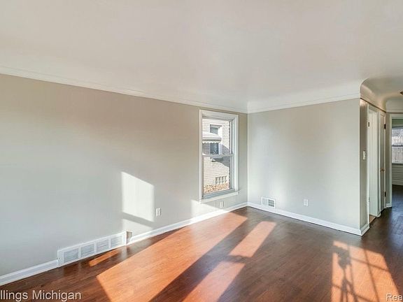 2nd image of 24624 Notre Dame St