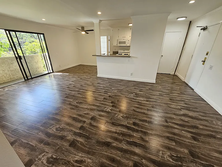 7523 Hollywood Blvd — Photo 23
