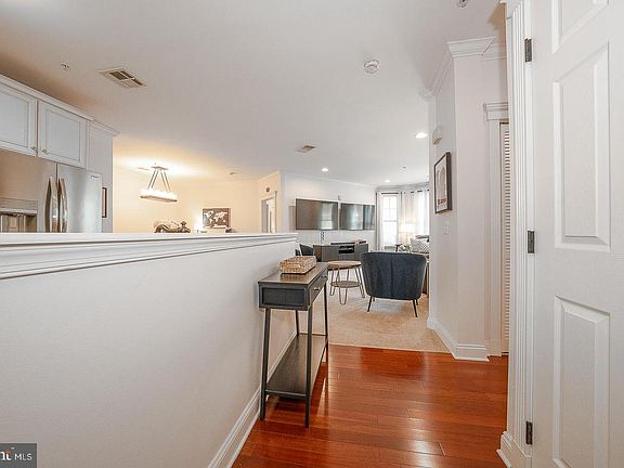 4th image of 300 W Elm St Suite 2204
