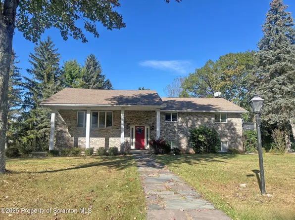 7 Tiffany Dr, Scranton, PA 18505