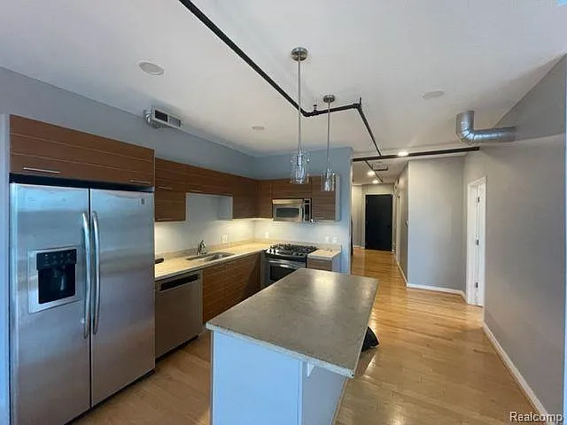 614 S Troy St #205 — Photo 11