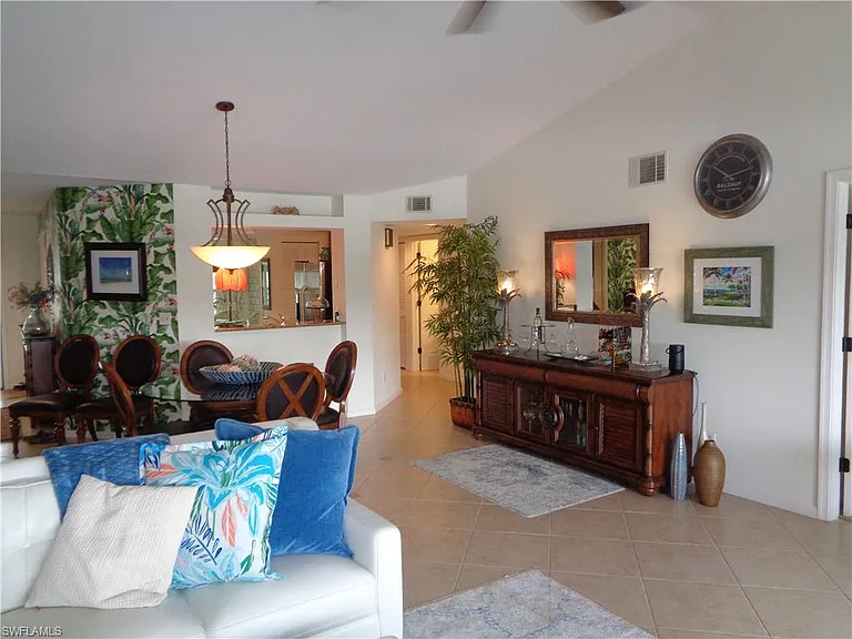 6270 Bellerive Ave #3 — Photo 9