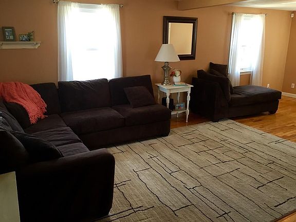 4th image of 51 Delia Walker Ave