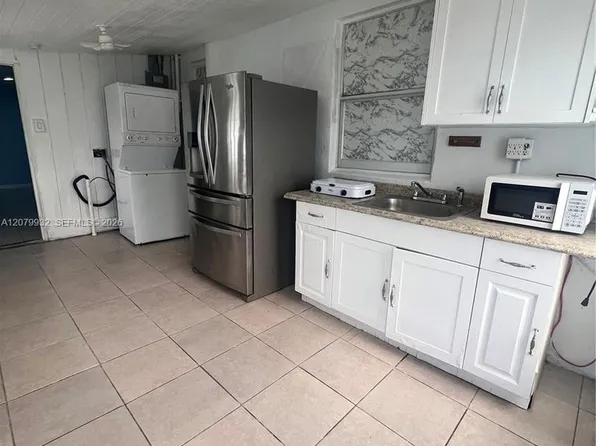 828 SW 3rd St #828, Homestead, FL 33034
