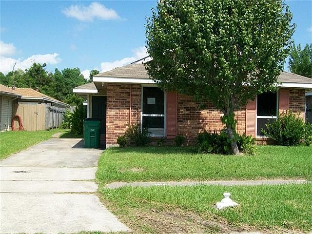 1st image of 5828 S Oak Dr