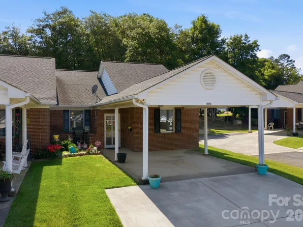 19980 Oak Leaf Cir, Cornelius, NC 28031