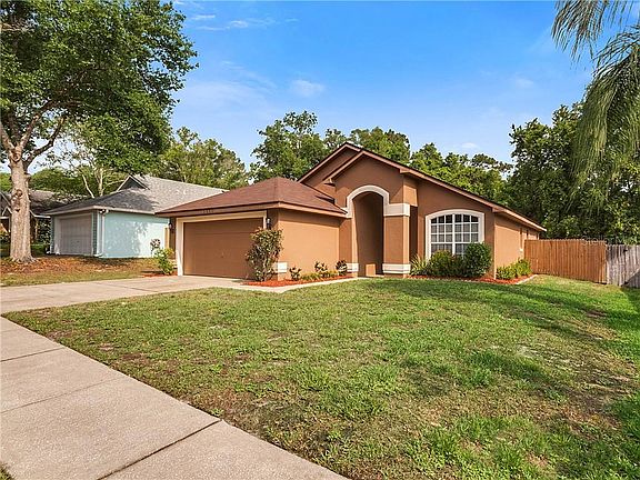 3rd image of 1051 Royal Oaks Dr