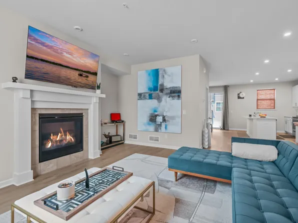 2215 Gateway Hill Rd, North St Paul, MN 55109