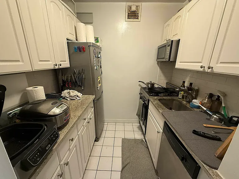 155 E 34th St #3N — Photo 6