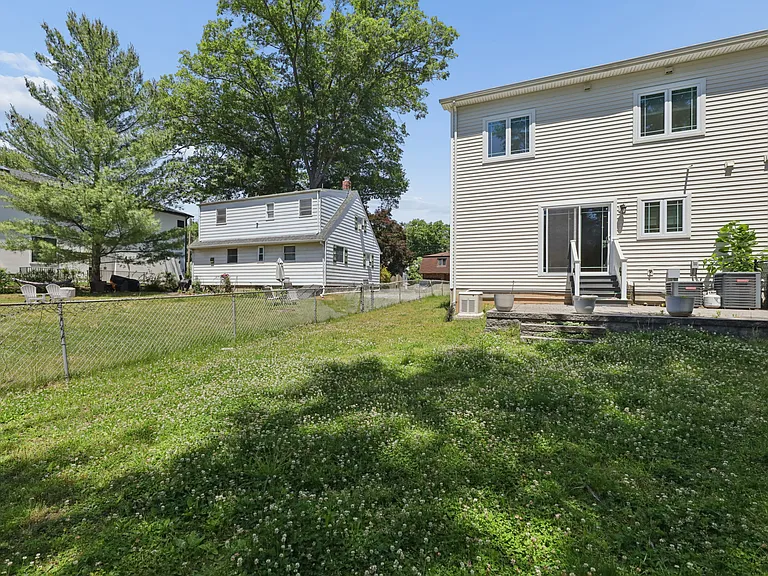 116-118 Hickory Ave — Photo 33