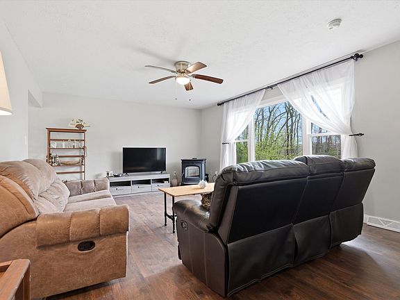 3rd image of 347 Harmony Rd