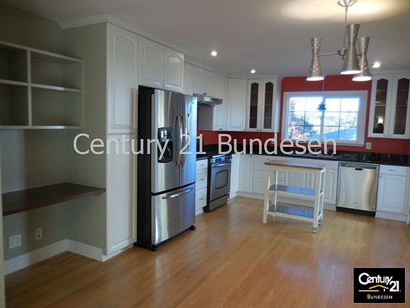4th image of 916 Middlefield Dr