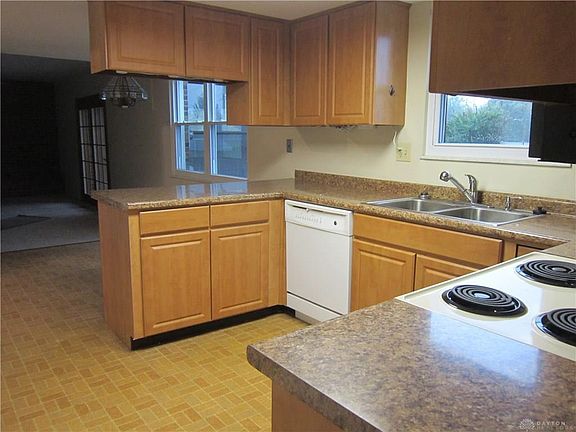 4th image of 281 Bellaire Dr