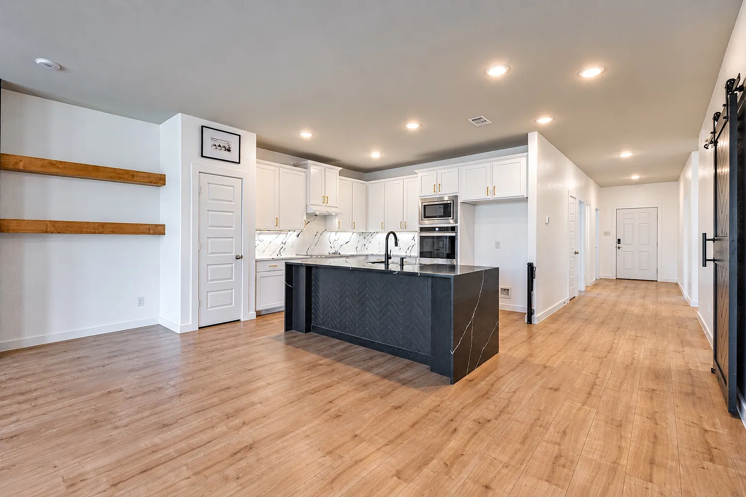 4 bed, 1952 sqft, $2,750 — Photo 2