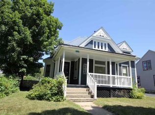 712 E Main St, Manchester, IA 52057