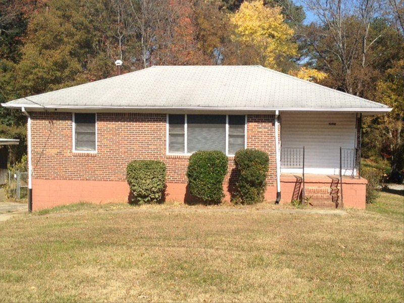 http://www.propertyboss.net/CustomerImages/DKREALTY_91486/media/Properties/Loghaven%20Drive%20NW%202