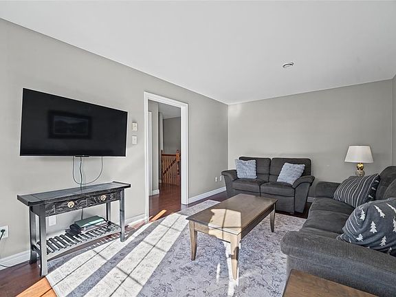 5th image of 8 Ossington Street