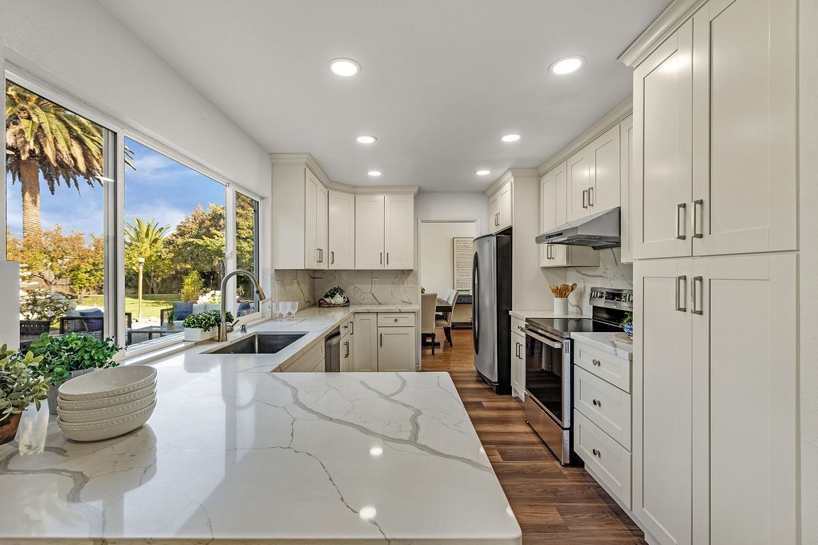 next background image