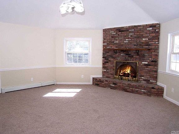 3rd image of 8 Madrid Ct
