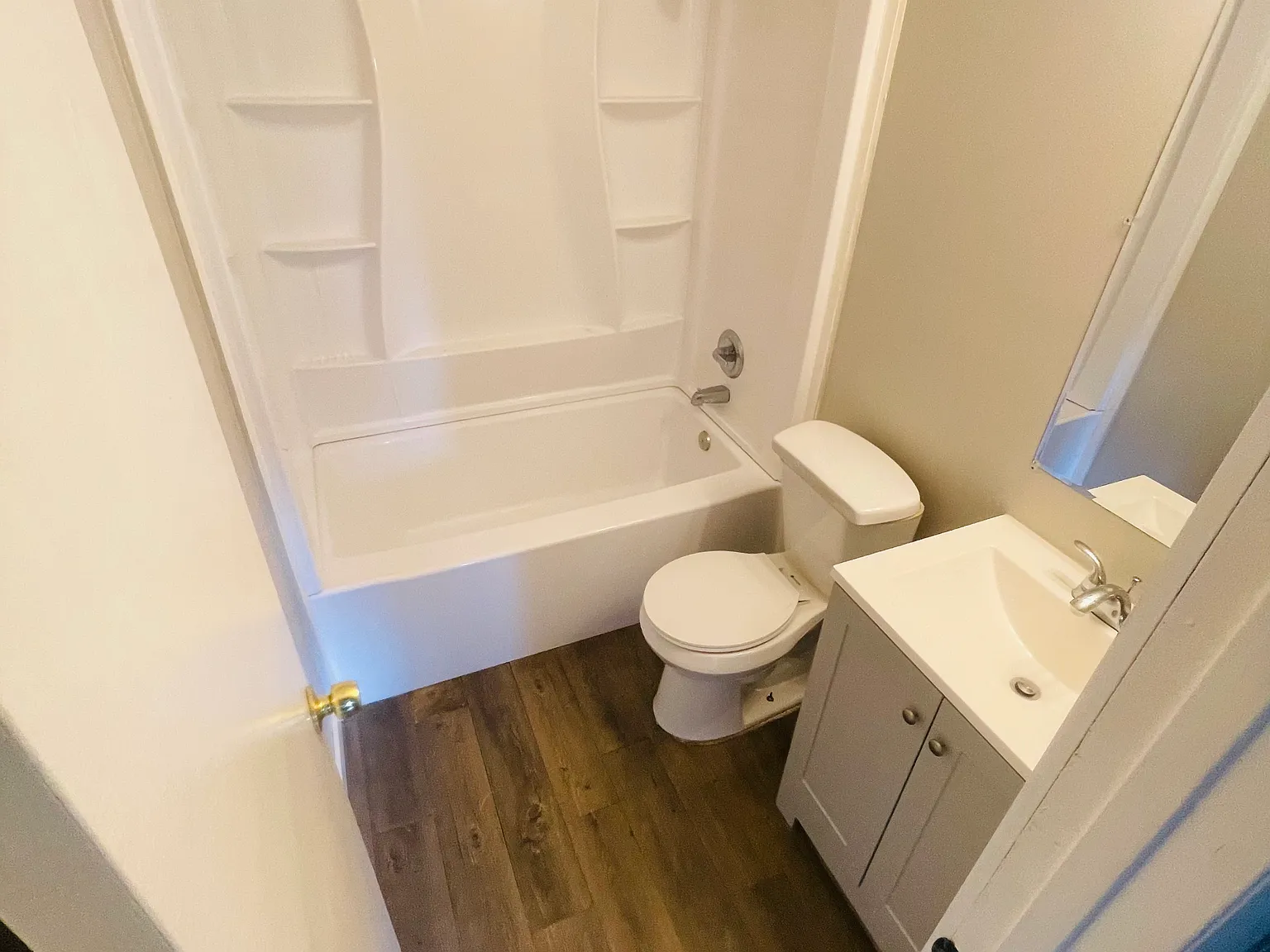 3 bed, 936 sqft, $2,050 — Photo 2