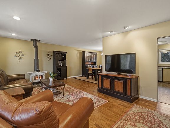 3rd image of 1300 Knollwood Rd