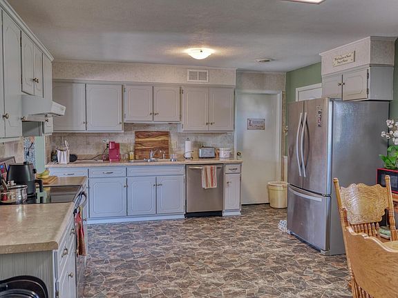 4th image of 1006 Roberta Dr