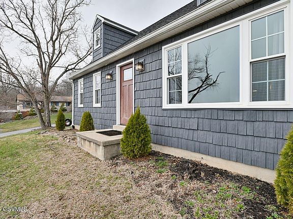 4th image of 101 Briar Ln