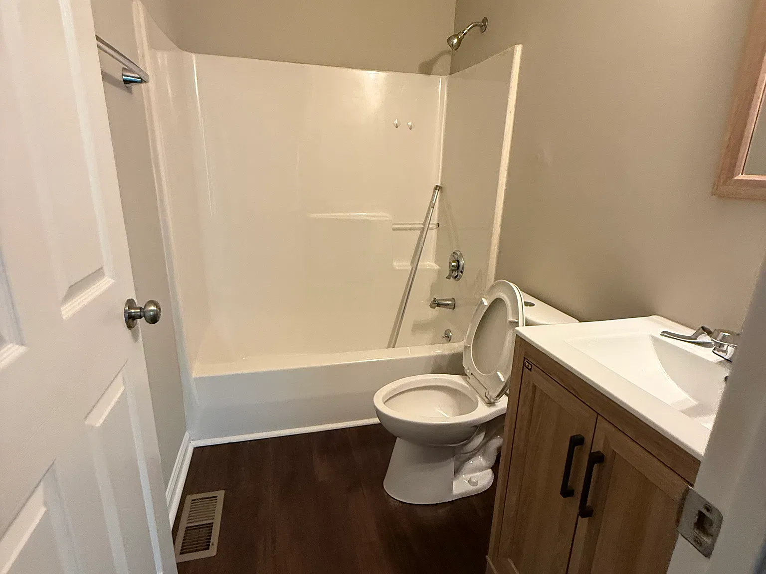 3 bed, 2016 sqft, $1,650 — Photo 4