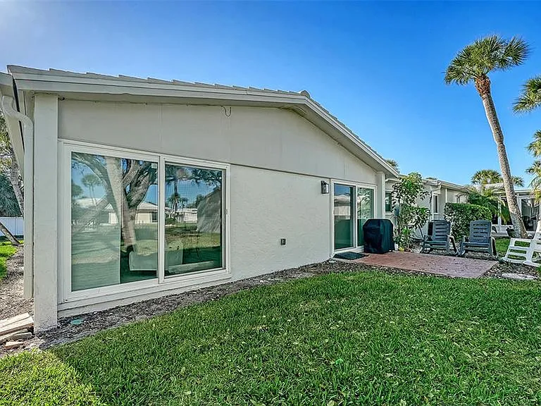 131 Whispering Sands Cir #V-33 — Photo 37