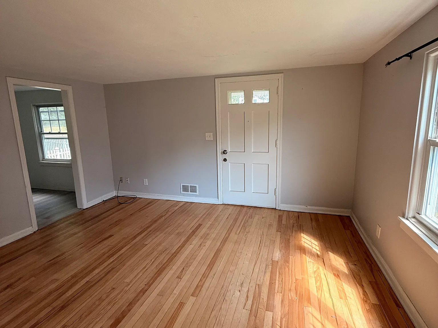2 bed, 800 sqft, $1,950 — Photo 3