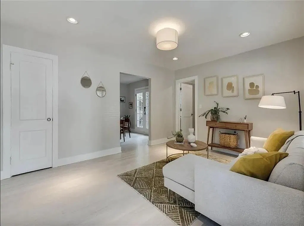 2 bed, 1.0 bath, 1374 sqft, $2,000 — Photo 2