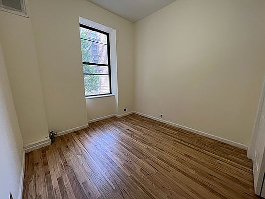 5th image of 306 W 109th St #2C