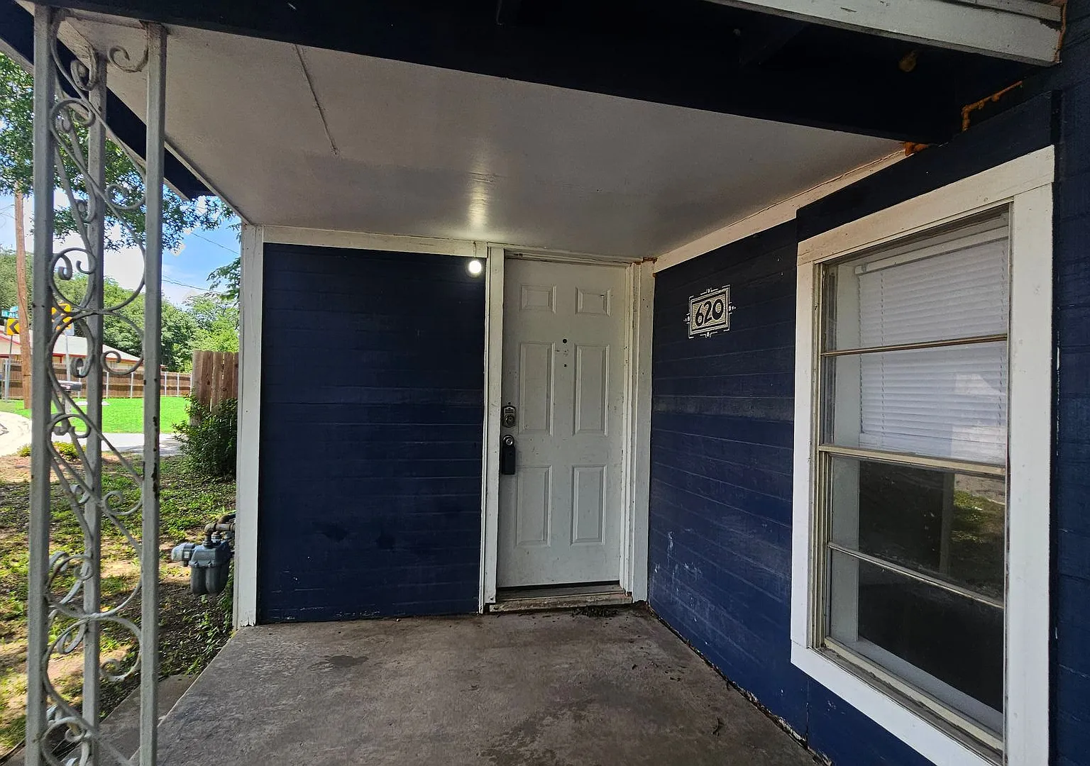Open Concept 2 Bedroom! — Photo 4