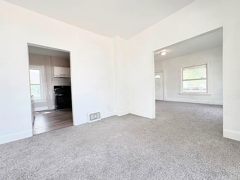 1239 Norwood Ave — Photo 9