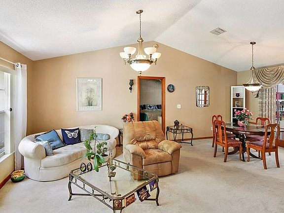 4th image of 2098 Camelot Blvd