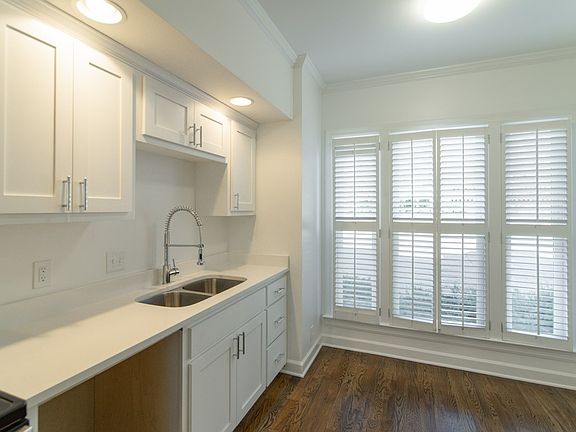 4th image of 3847 Whitland Ave
