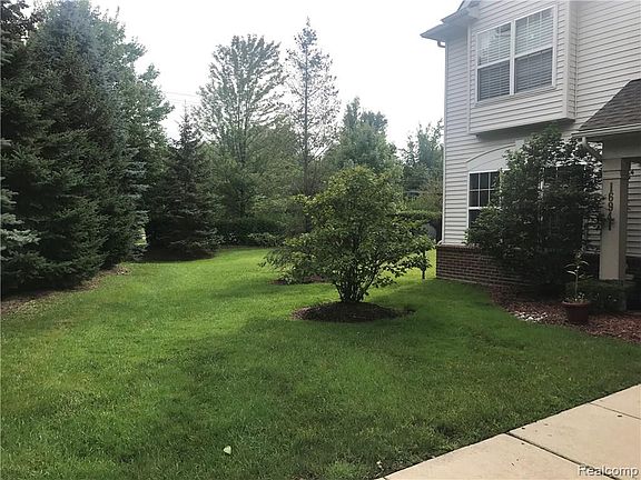 4th image of 16941 Hawick Ln Unit 142