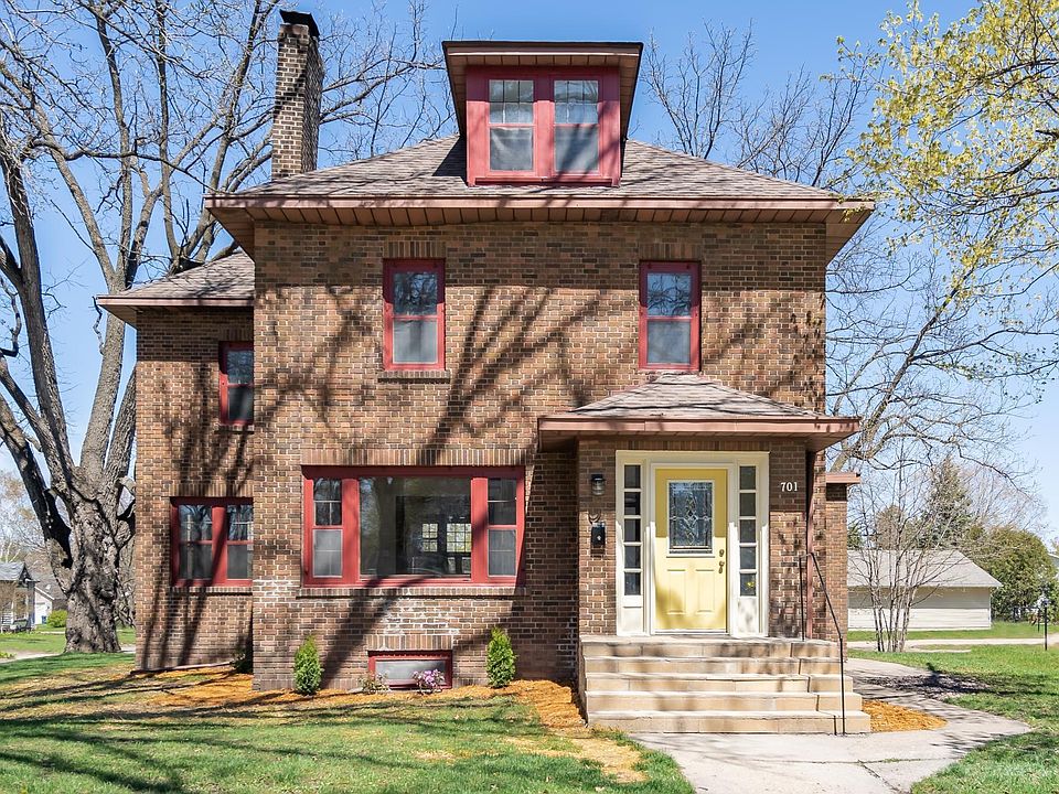 1st image of 701 Elm Ave E