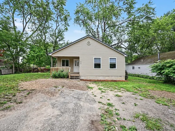 3630 Highland Blvd, Highland, MI 48356