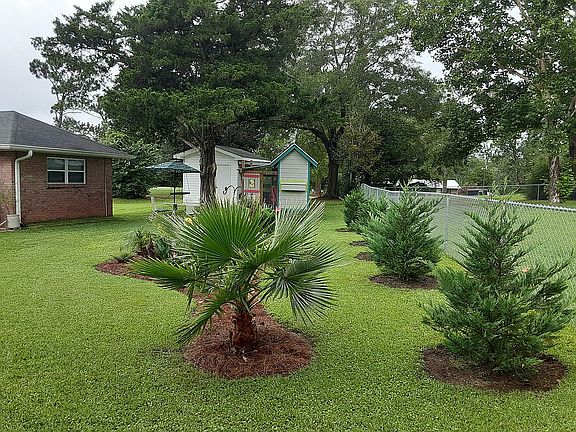 2nd image of 2683 Robin Hood Ln