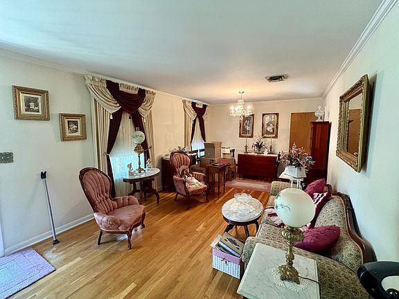 2nd image of 411 Wauford Dr