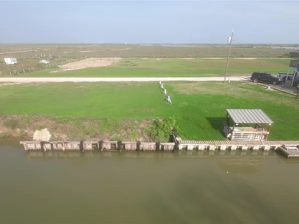 30 Private Road 642, Matagorda, TX 77457
