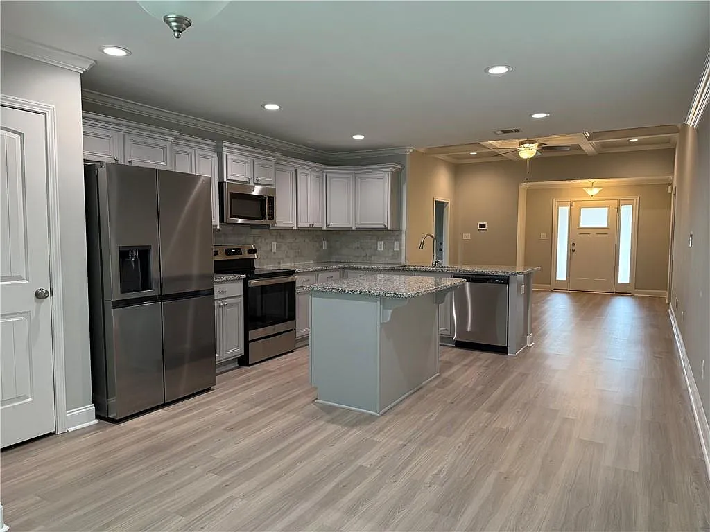 4 bed, 2.0 bath, 1739 sqft, $2,195 — Photo 3