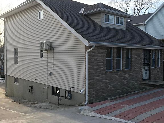5th image of 122 Justin Ave